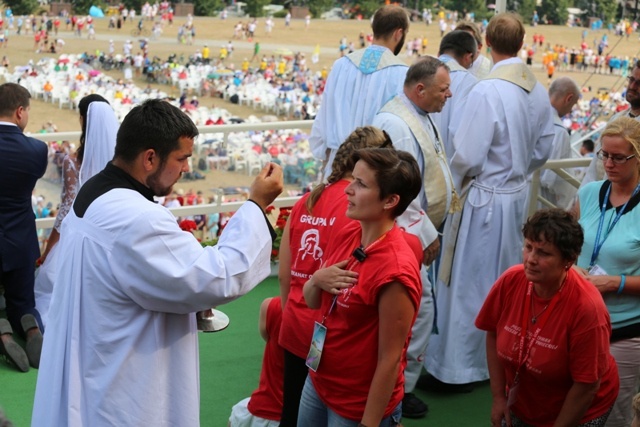 Młodzi pielgrzymi bielsko-żywieccy zawierzeni Maryi