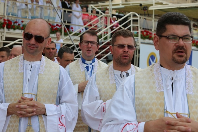 Młodzi pielgrzymi bielsko-żywieccy zawierzeni Maryi