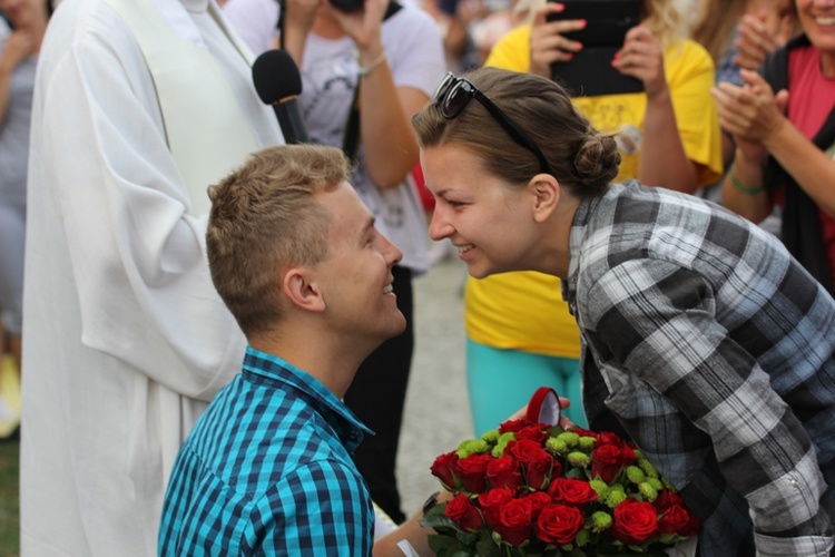 Podczas Eucharystii Dawid oświadczyl się Monice