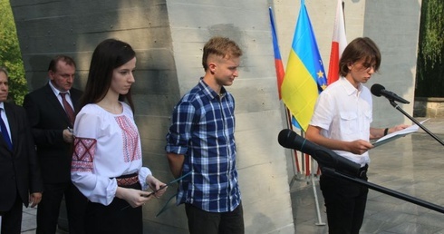 Pamięć nad grobami jeńców