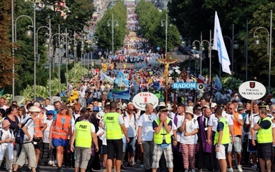 W pielgrzymce idzie niemal 30 grup parafialnych i dekanalnych