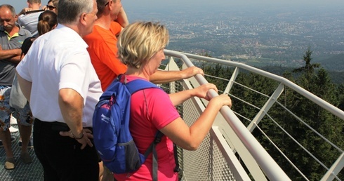 Turyści i bielszczanie mogli po raz pierwszy podziwiać panoramę miasta i Beskidów z nowej wieży widokowej