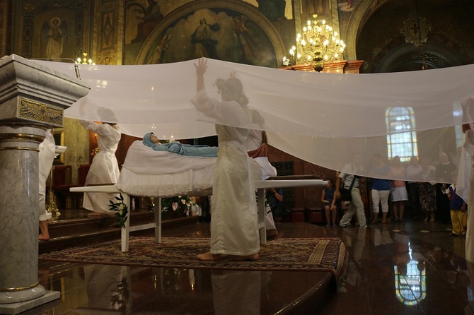 Procesja zaśnięcia i pogrzebu Maryi