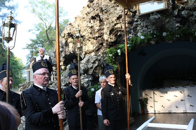 Procesja zaśnięcia i pogrzebu Maryi