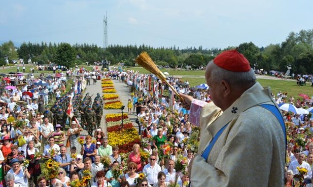 Kard. Dziwisz: Za jaką cenę powstaje to życie?