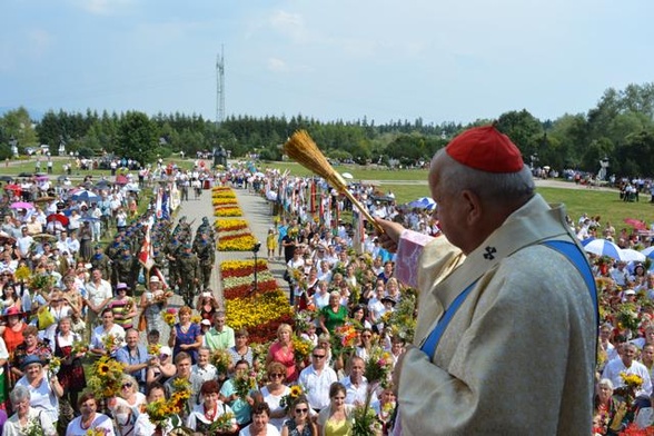 Kard. Dziwisz: Za jaką cenę powstaje to życie?