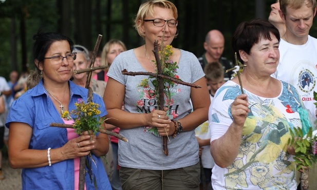 Górskie pątniczki na Hrobaczej Łące w uroczystość Wniebowzięcia NMP