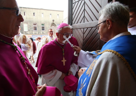 Kobiety i dziewczęta u Matki Bożej Piekarskiej, cz. 1