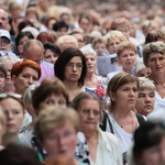 Kobiety i dziewczęta u Matki Bożej Piekarskiej, cz. 1