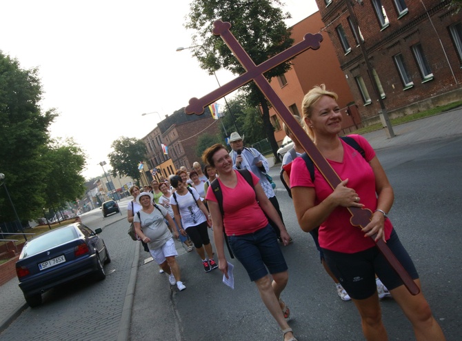 Kobiety i dziewczęta u Matki Bożej Piekarskiej, cz. 1