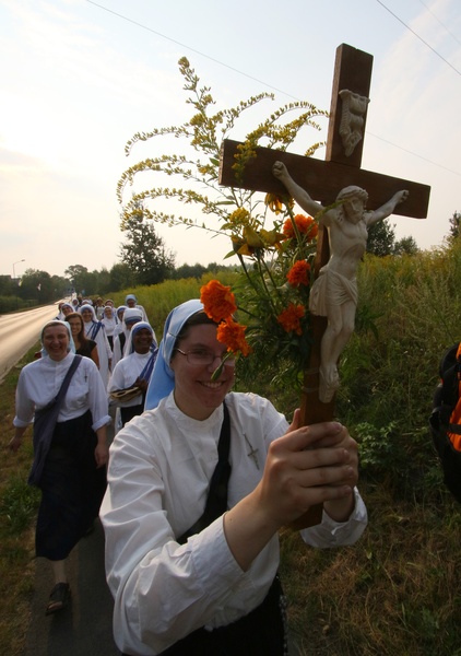 Kobiety i dziewczęta u Matki Bożej Piekarskiej, cz. 1