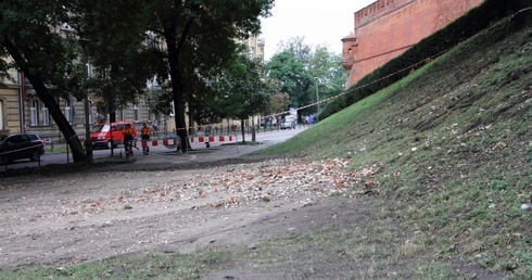 Ulewa odsłoniła ludzkie kości na wawelskim wzgórzu