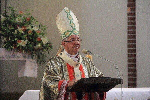 Wprowadzenie relikwii bł. ks. Jerzego do kościoła św. Franciszka