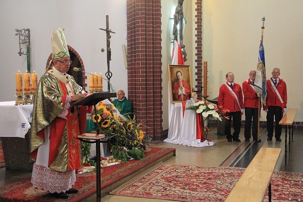 Wprowadzenie relikwii bł. ks. Jerzego do kościoła św. Franciszka