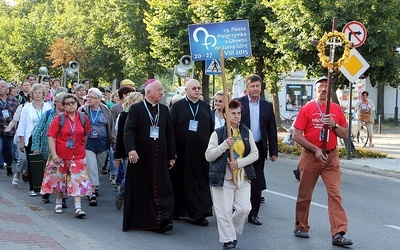 Pielgrzymów odprowadził m.in. bp Andrzej F. Dziuba