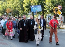 Pielgrzymów odprowadził m.in. bp Andrzej F. Dziuba