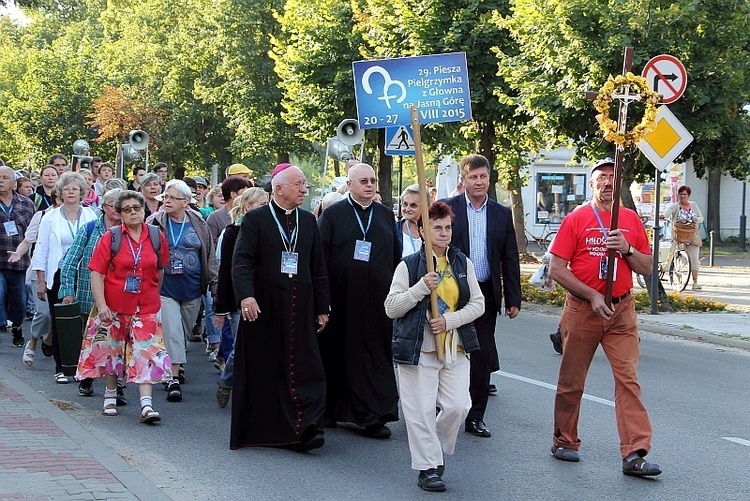 Pielgrzymów odprowadził m.in. bp Andrzej F. Dziuba