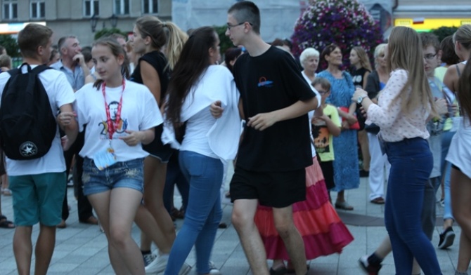 Na rynku zatańczyli dla ks. Bosko wszyscy...