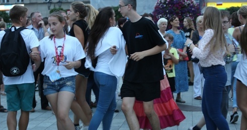 Na rynku zatańczyli dla ks. Bosko wszyscy...