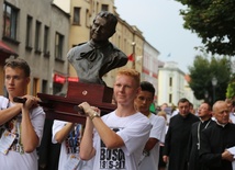 Z relikwiarzem św. Jana Bosko młodzi wyruszyli na czele Marszu Radości przez Oświęcim