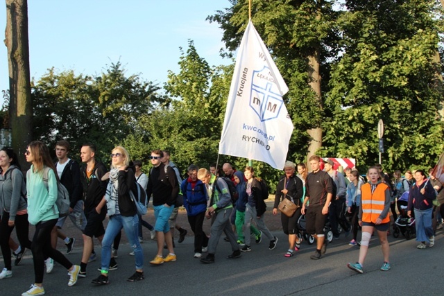 Pielgrzymi z Żywca wyruszyli na Jasną Górę - A.D. 2015