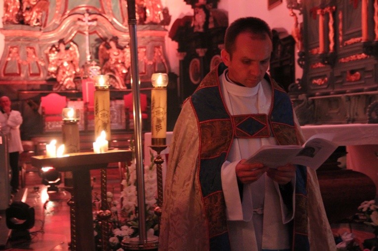 Akatyst w łowickiej bazylice katedralnej