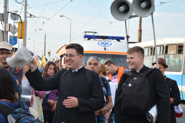 Z siódemką na szlaku do Matki