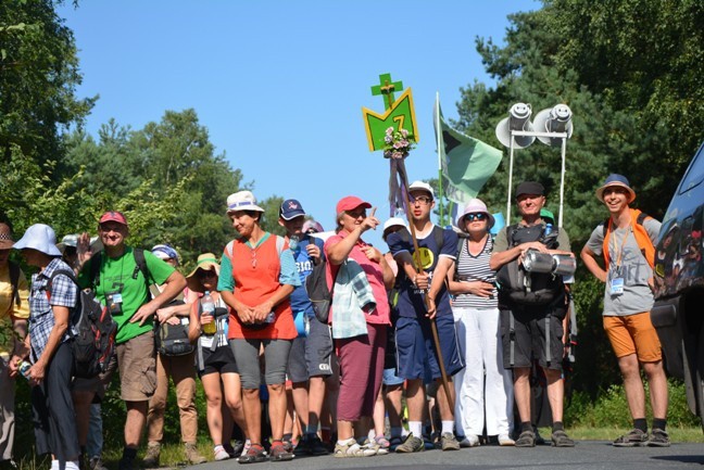 Z siódemką na szlaku do Matki