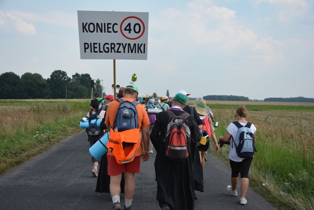 Z siódemką na szlaku do Matki