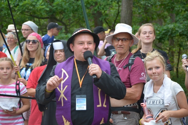 Z siódemką na szlaku do Matki