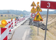  Dyrekcja zapewnia, że do jesieni podpisze umowy z wykonawcami obu odcinków. Na razie postęp widoczny jest na trasie Nowa Sól–Legnica