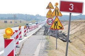  Dyrekcja zapewnia, że do jesieni podpisze umowy z wykonawcami obu odcinków. Na razie postęp widoczny jest na trasie Nowa Sól–Legnica