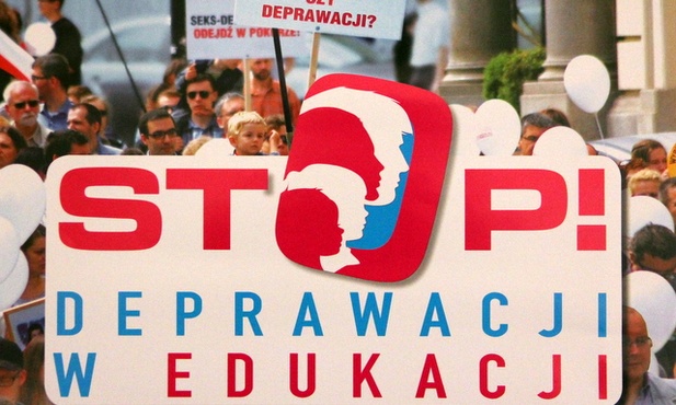 Rodzice chcą mieć wpływ na treści przekazywane ich dzieciom w szkole. 