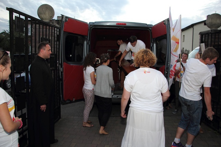 Powitanie symboli ŚDM w diecezji łowickiej