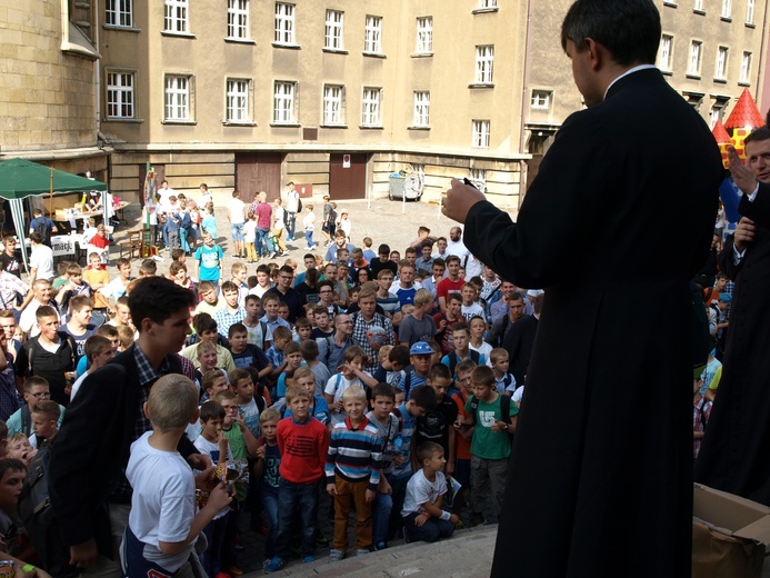 Pielgrzymka Ministrantów do katedry Chrystusa Króla w Katowicach Galeria 3