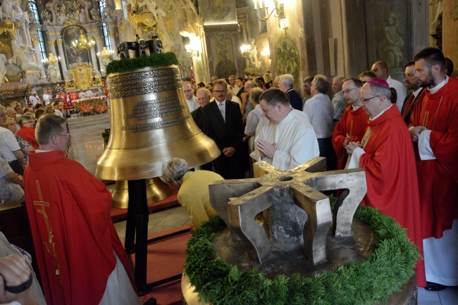 Poświęcenie dzwonów w Głogówku