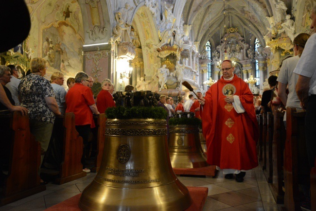 Poświęcenie dzwonów w Głogówku