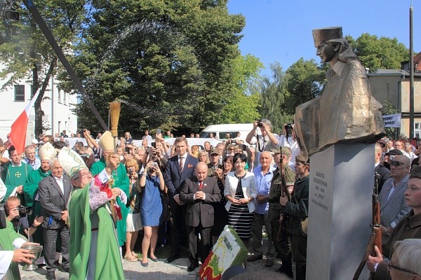 Poświęcenie pomnika "Inki"