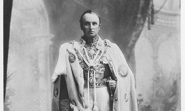 Brytyjski minister spraw zagranicznych w 1920 r. lord George Curzon (w przeszłości był wicekrólem Indii). Od jego nazwiska wzięła się nazwa linii granicznej mającej stanowić wschodnią granicę Polski