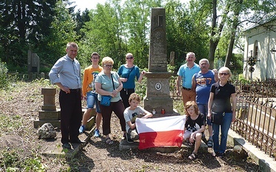 Ekipa z Rudnej w Skałacie dała z siebie naprawdę wiele, by cmentarz wyglądał w końcu jak cmentarz, a nie las