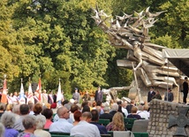 Uroczystości przy pomniku Obrońców Poczty Polskiej w Gdańsku rozpoczęły się w południe