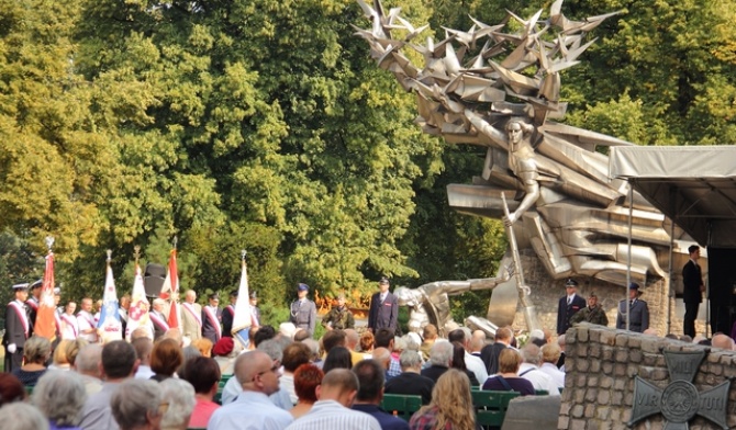 Uroczystości przy pomniku Obrońców Poczty Polskiej w Gdańsku rozpoczęły się w południe