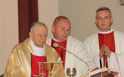 Uroczystą Eucharystią, której przewodniczył bp Alojzy Orszulik, rozpoczęto w "Klasyku" rok szkolny 2015/2016