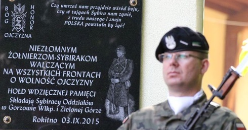 Odsłonięcie tablicy poświęconej Niezłomnym Żolnierzom - Sybirakom