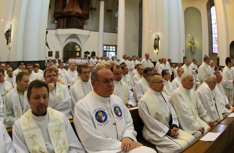 Pielgrzymka Księży Archidiecezji Katowickie do katedry - cz. 2