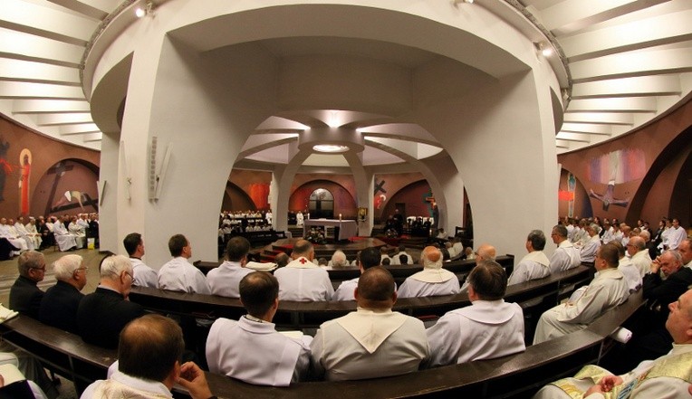 Pielgrzymka Księży Archidiecezji Katowickie do katedry - cz. 2