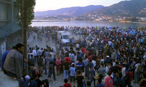 Starcia imigrantów z policją na Lesbos