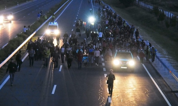 Węgierska policja użyła gazu przeciwko uchodźcom