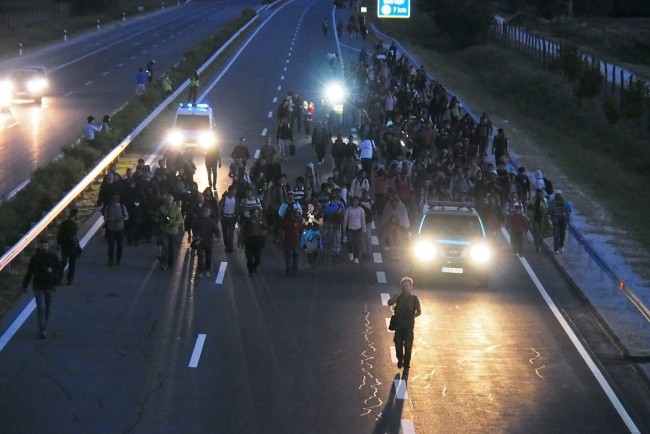 Węgierska policja użyła gazu przeciwko uchodźcom