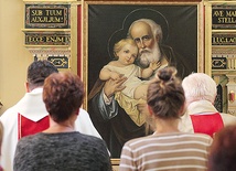  W wielu miejscach pojawienie się obrazu św. Józefa jest okazją do odnowienia misji  bądź organizacji rekolekcji parafialnych